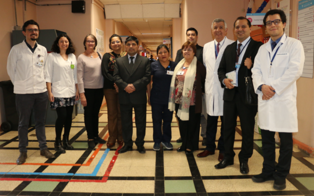 Delegaciones de los Ministerios de Salud de Perú y Chile visitan la Unidad de Oncología del Hospital Roberto del Río