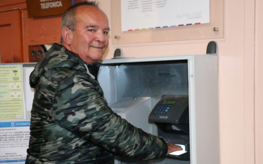 Luego de más de 38 años de servicio, Comunidad Hospitalaria realiza emotivo homenaje al funcionario Luis Paredes Tobar, en su última jornada de trabajo en el Hospital Roberto del Río