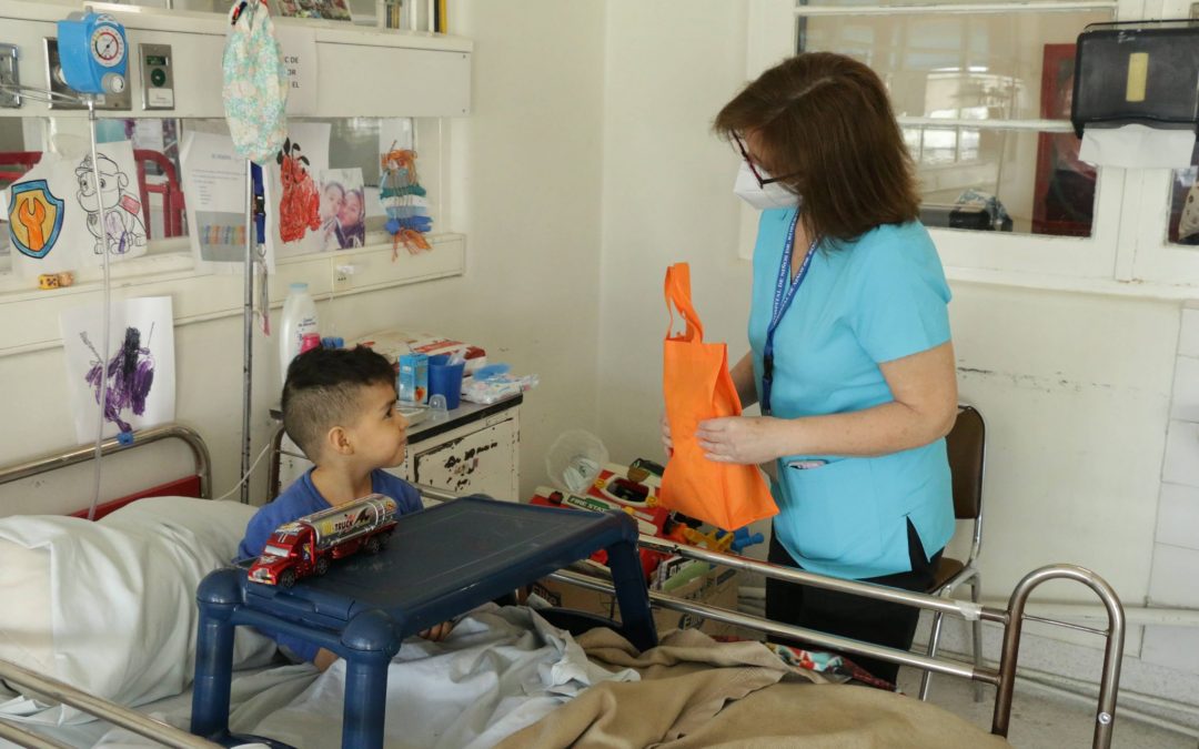 Con donaciones  y regalos por el día del niño, celebramos a nuestros pequeños pacientes