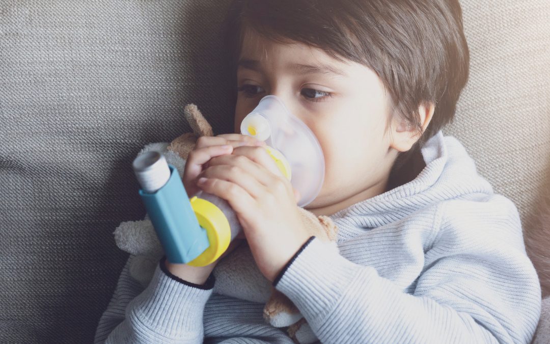 Día Mundial del Asma: especialista detalla los cuidados clave para niños asmáticos en invierno