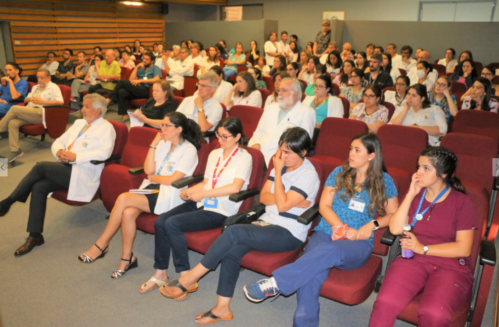 Comunidad Funcionaria del Hospital Roberto del Río se capacita por brote de COVID-19