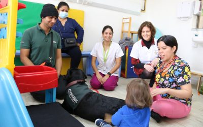 Perros de terapia de Fundación Tregua visitan a los niños, niñas y adolescentes de nuestro Hospital