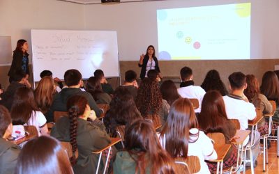 Hospital de Niños Dr. Roberto del Río impulsa la salud mental en colegios con innovadora charla educativa
